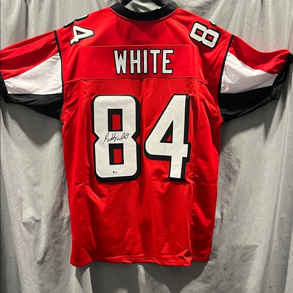 Roddy White Autographed Jersey with COA (Beckett)